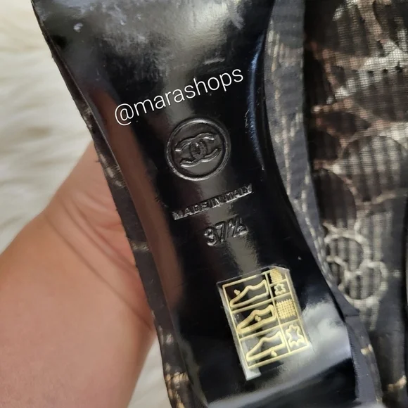 CHANEL Interlocking CC Logo Pumps